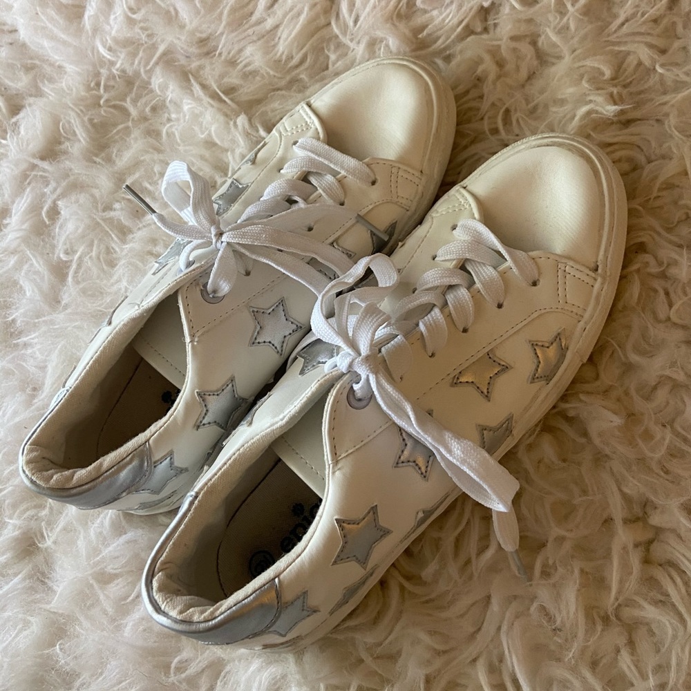 Marshall’s White Sneakers W/ Silver Stars